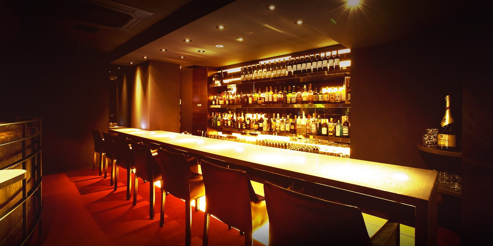 新宿のハプニングバーRETREAT BAR(リトリートバー)のカウンター